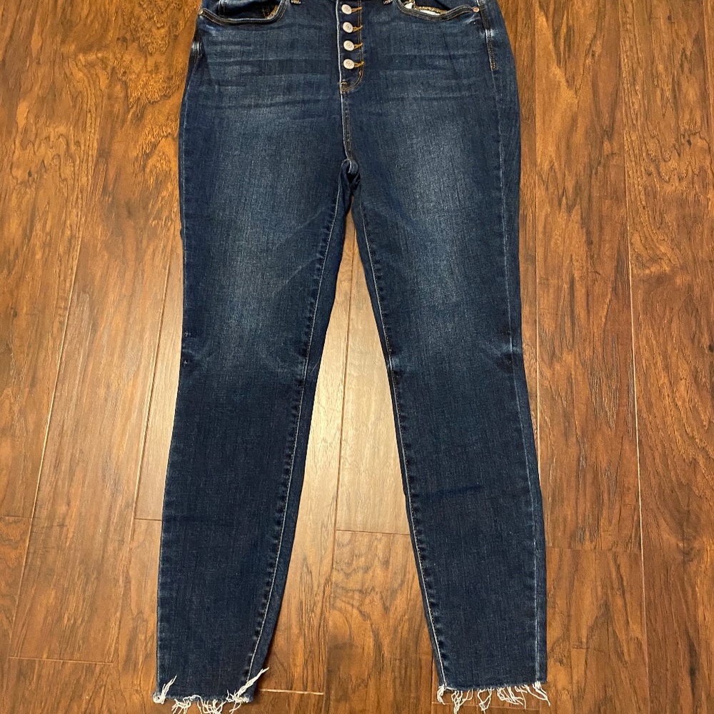 Judy Blue High Rise Button Fly Cut Off Skinny Jean - Size 15/32